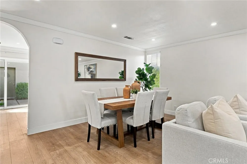 10 Goldenbush Irvine, CA 92604