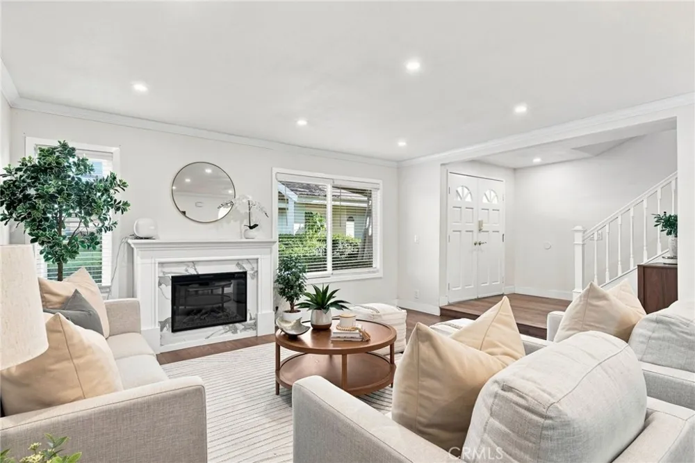 10 Goldenbush Irvine, CA 92604