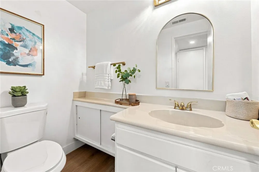 10 Goldenbush Irvine, CA 92604
