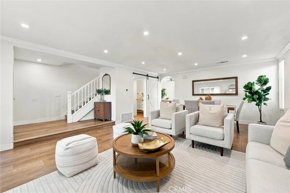 10 Goldenbush Irvine, CA 92604