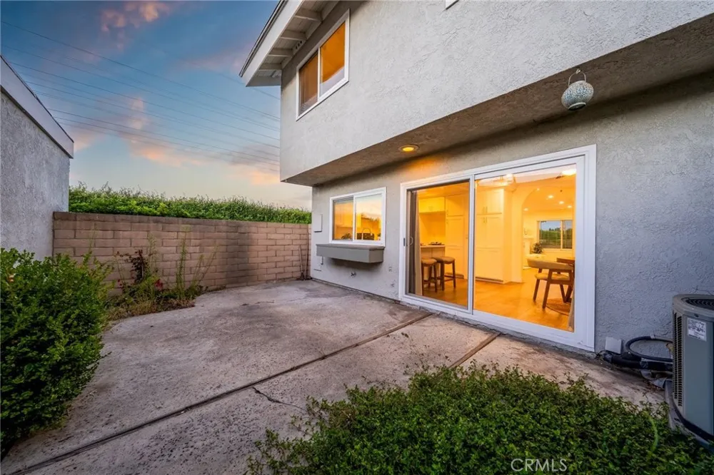 10 Goldenbush Irvine, CA 92604