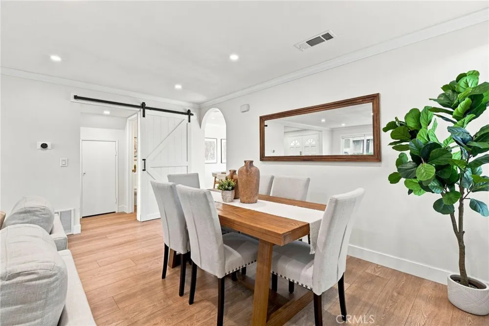 10 Goldenbush Irvine, CA 92604