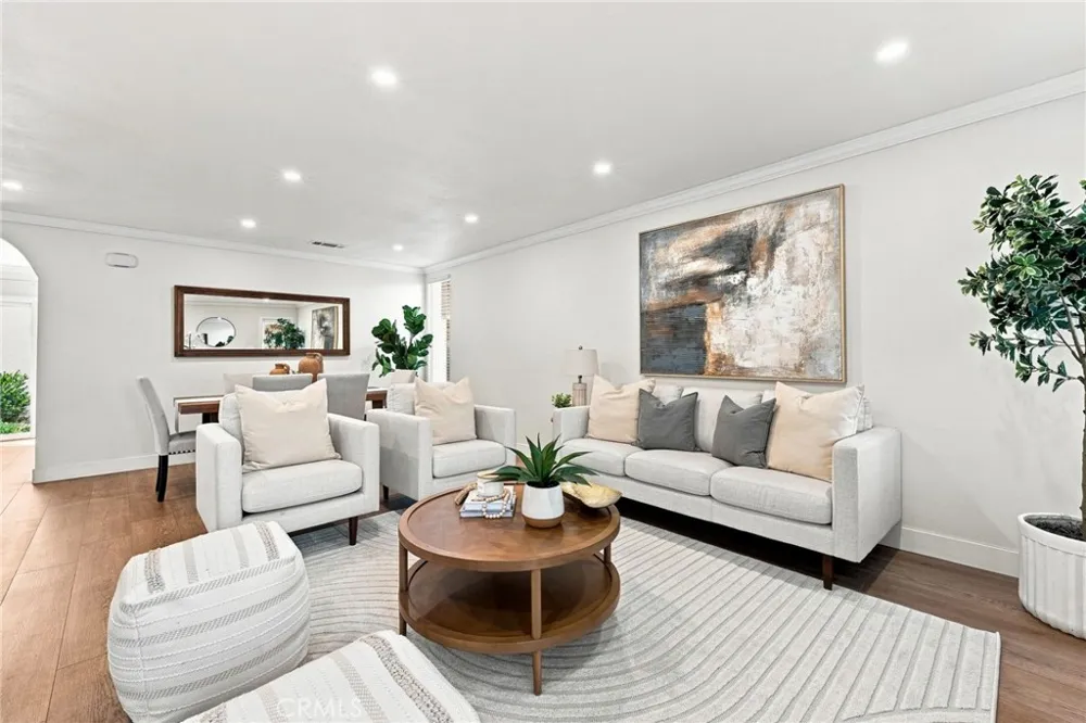 10 Goldenbush Irvine, CA 92604