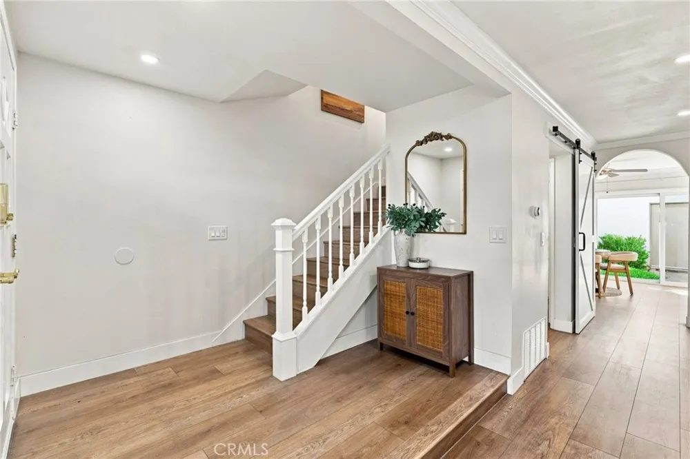 10 Goldenbush Irvine, CA 92604