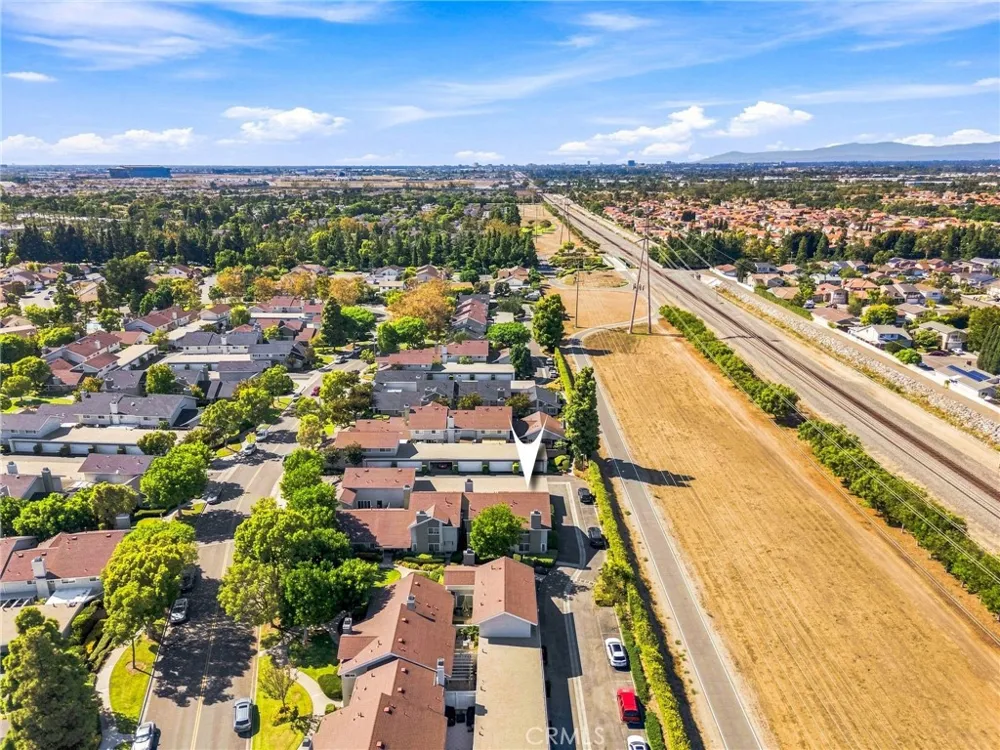 10 Goldenbush Irvine, CA 92604