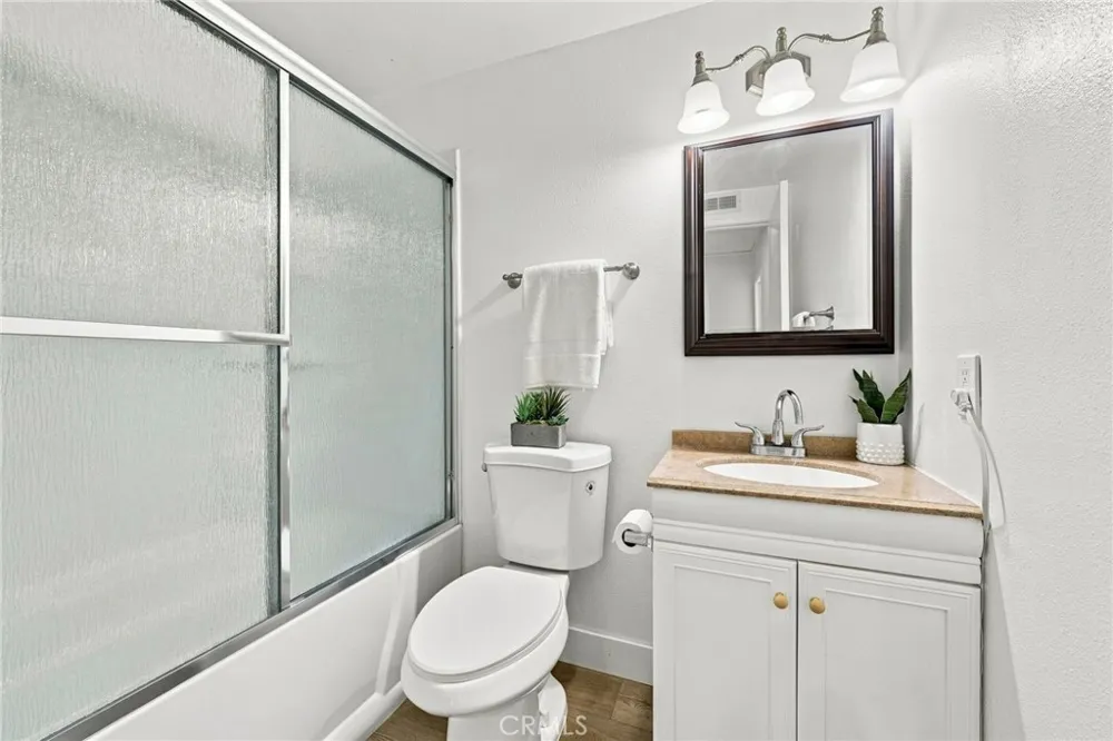10 Goldenbush Irvine, CA 92604