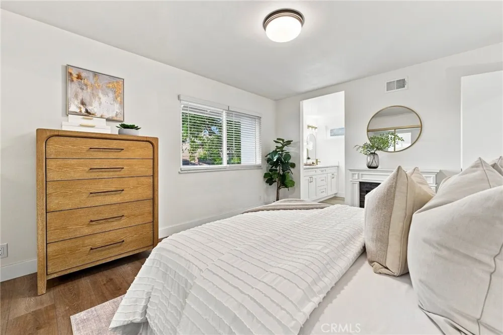 10 Goldenbush Irvine, CA 92604