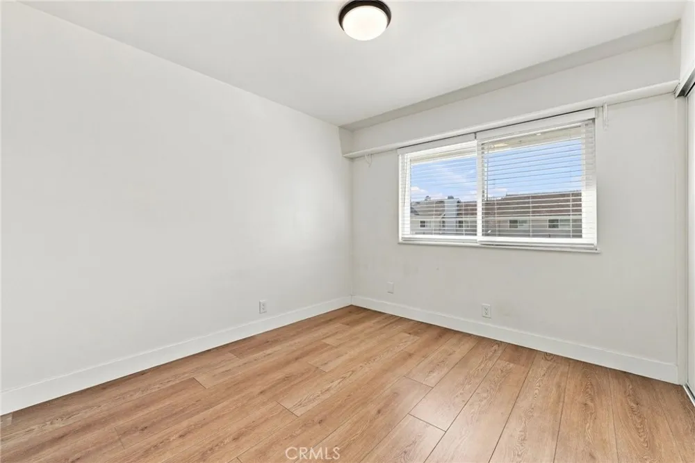 10 Goldenbush Irvine, CA 92604