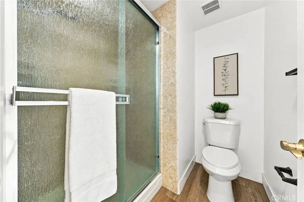 10 Goldenbush Irvine, CA 92604