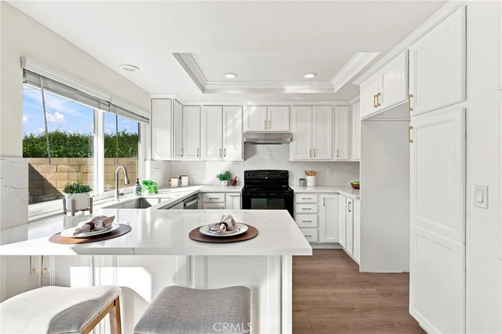 10 Goldenbush Irvine, CA 92604