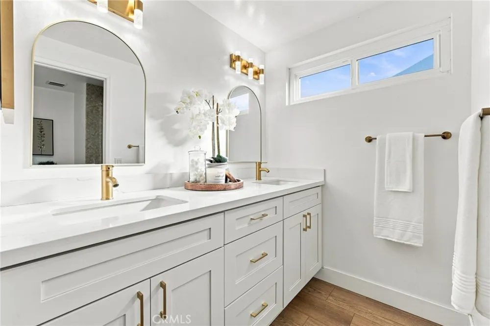 10 Goldenbush Irvine, CA 92604