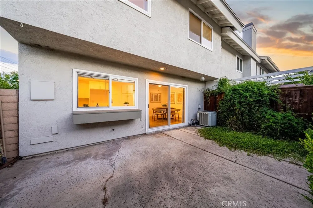 10 Goldenbush Irvine, CA 92604