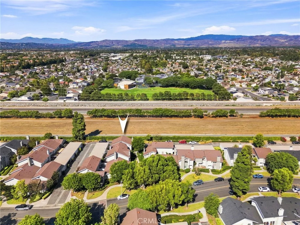 10 Goldenbush Irvine, CA 92604