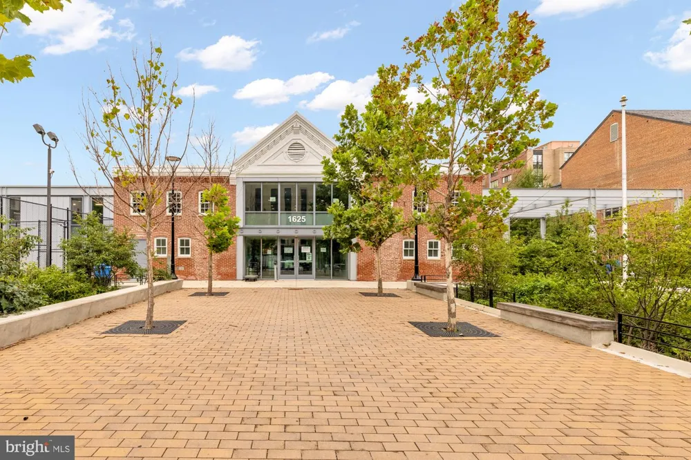 1726 17TH STREET NW #102 Washington, DC 20009