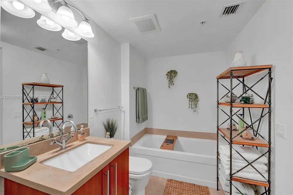 79 SW 12th St #3608-S Miami, FL 33130