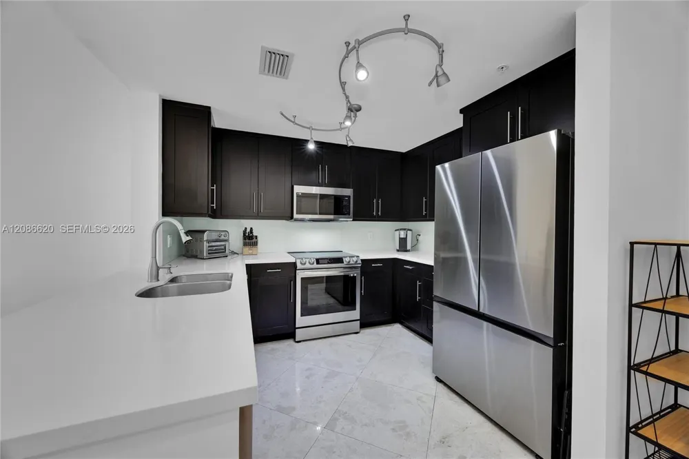 10 Aragon Ave #810 Coral Gables, FL 33134
