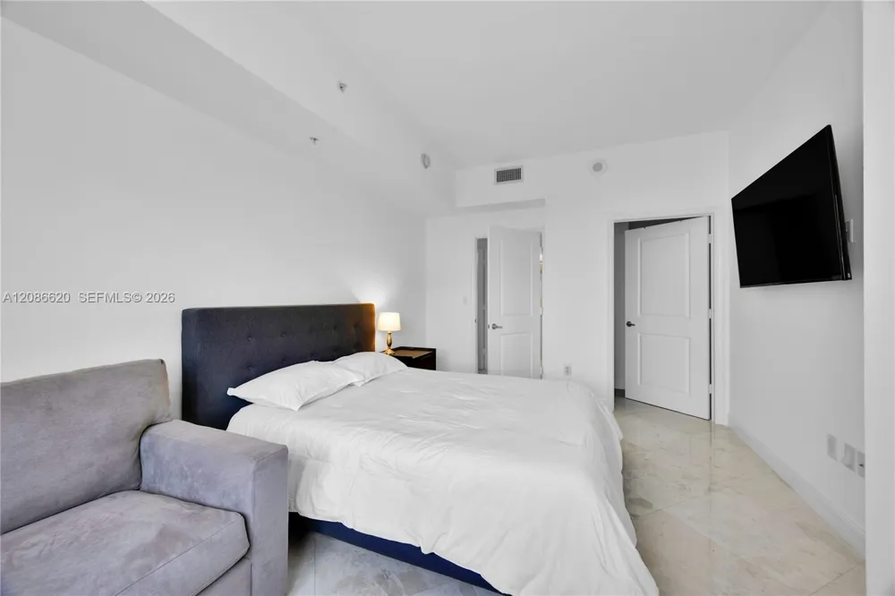 10 Aragon Ave #810 Coral Gables, FL 33134
