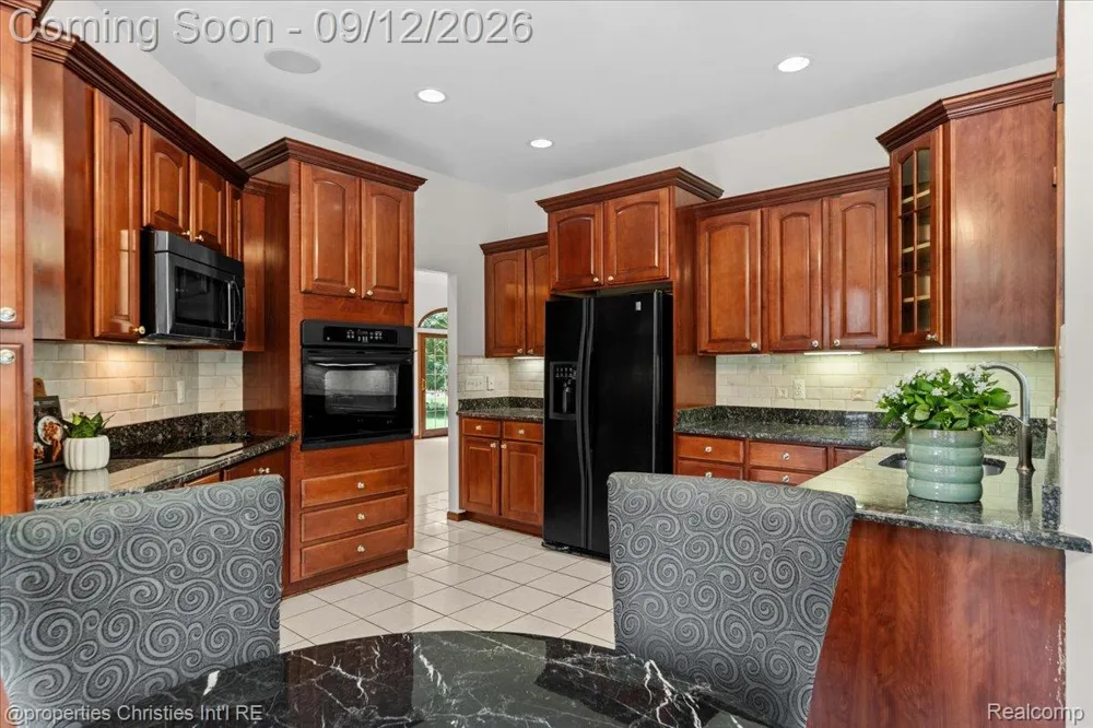 1143 Brewster Road Rochester Hills City, MI 48306