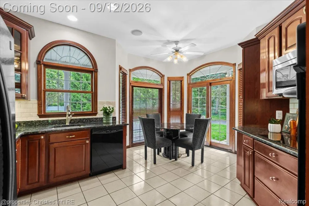 1143 Brewster Road Rochester Hills City, MI 48306