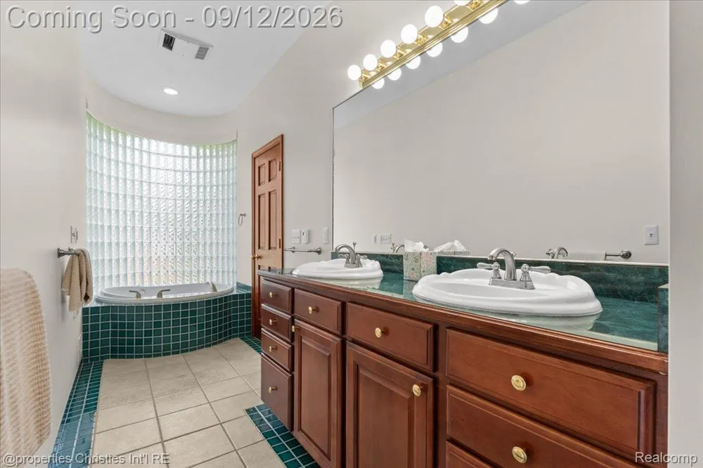 1143 Brewster Road Rochester Hills City, MI 48306
