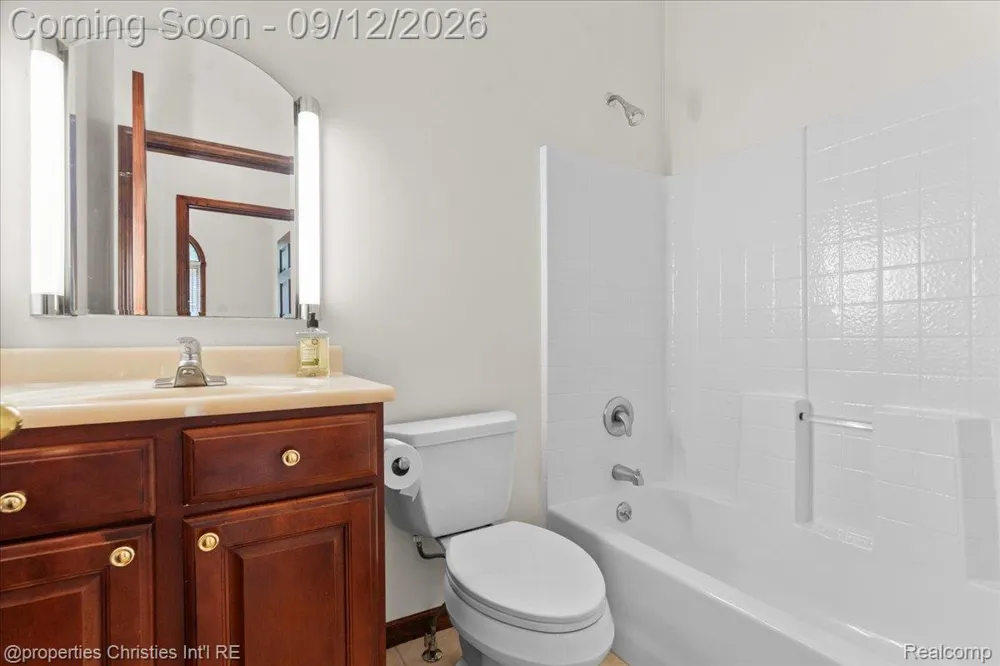 1143 Brewster Road Rochester Hills City, MI 48306