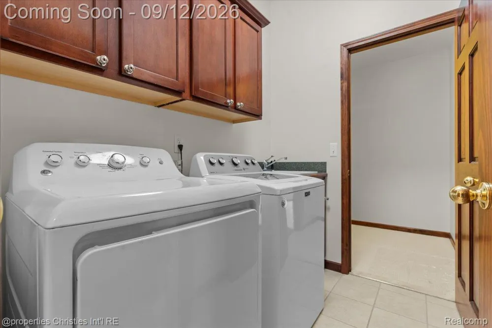 1143 Brewster Road Rochester Hills City, MI 48306