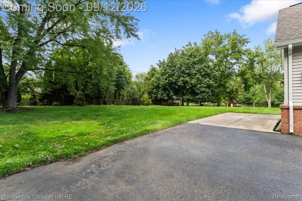 1143 Brewster Road Rochester Hills City, MI 48306