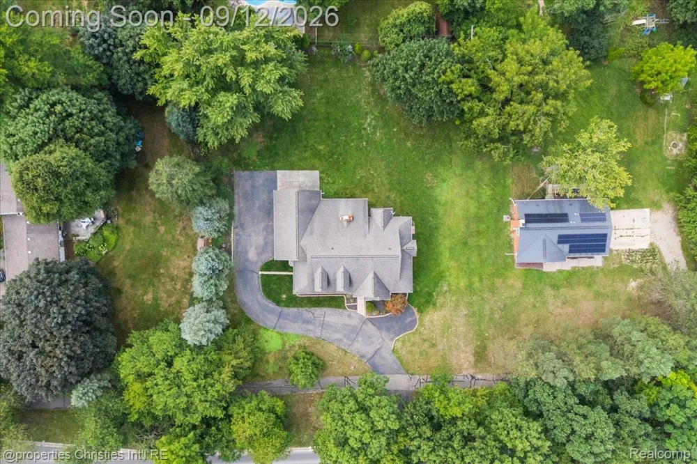 1143 Brewster Road Rochester Hills City, MI 48306