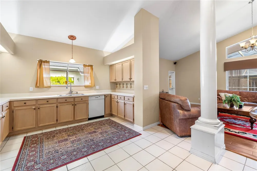 8746 TANTALLON CIRCLE Tampa, FL 33647