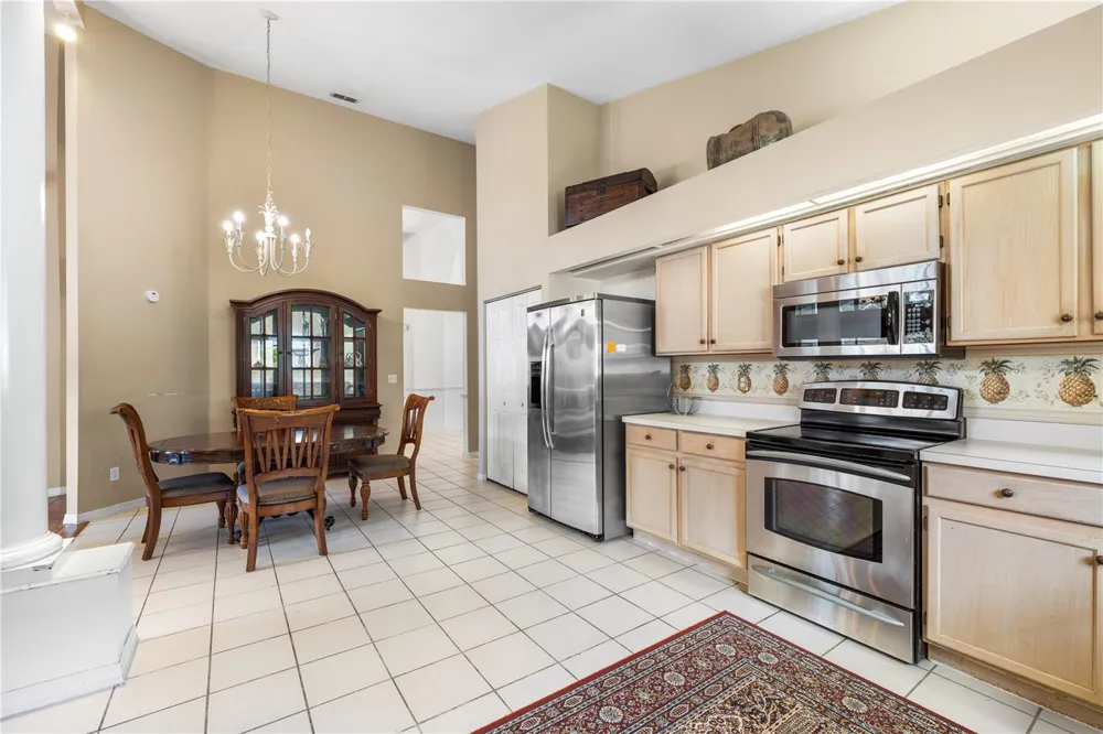 8746 TANTALLON CIRCLE Tampa, FL 33647