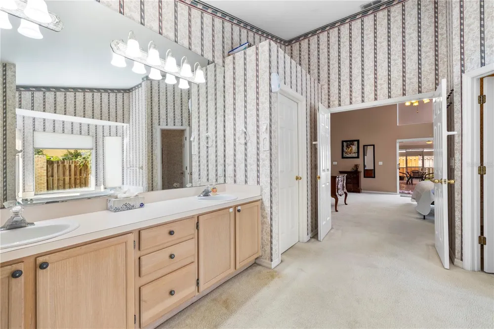 8746 TANTALLON CIRCLE Tampa, FL 33647