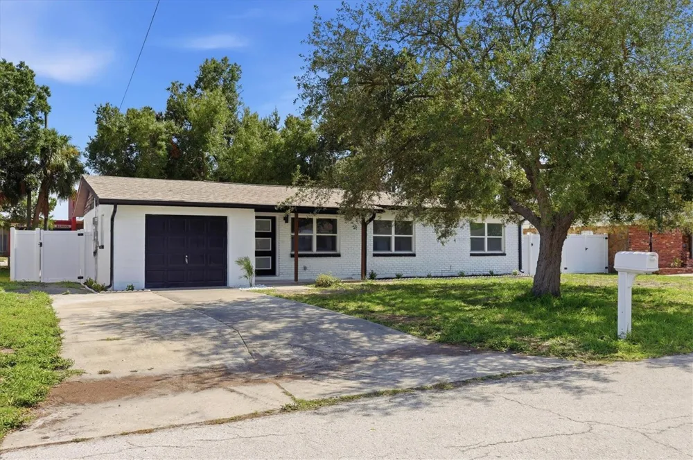 4420 W BAY COURT AVENUE Tampa, FL 33611