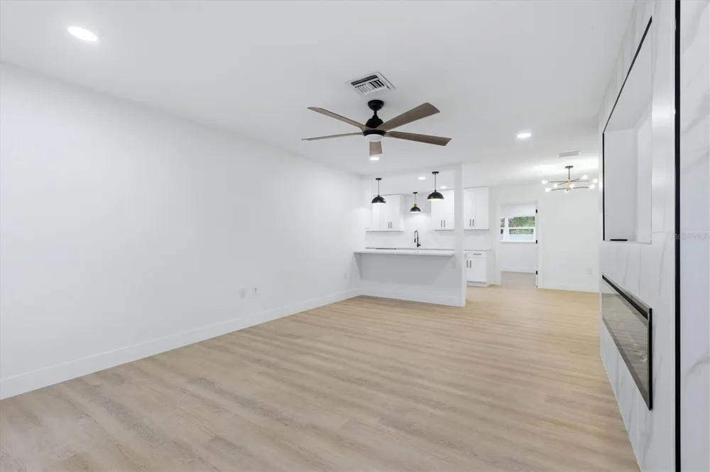 4420 W BAY COURT AVENUE Tampa, FL 33611