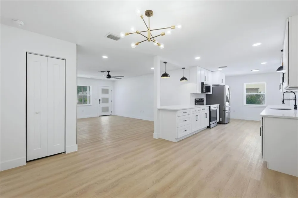4420 W BAY COURT AVENUE Tampa, FL 33611