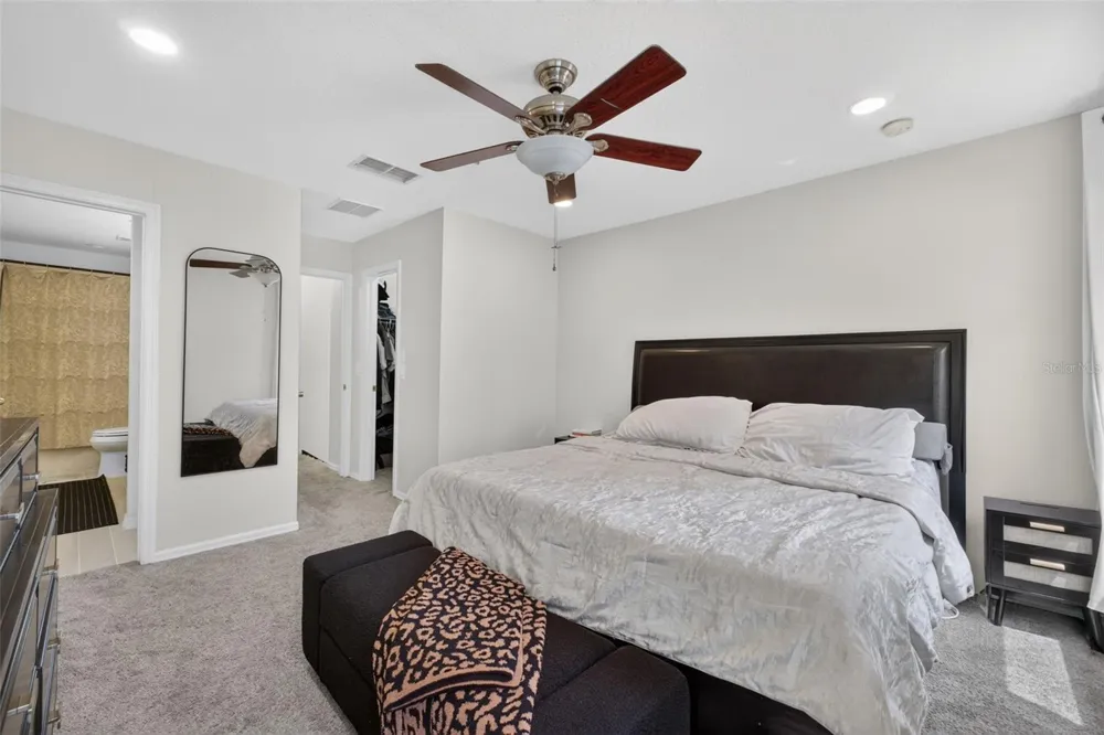 6086 CHAPLEDALE DR Orlando, FL 32829