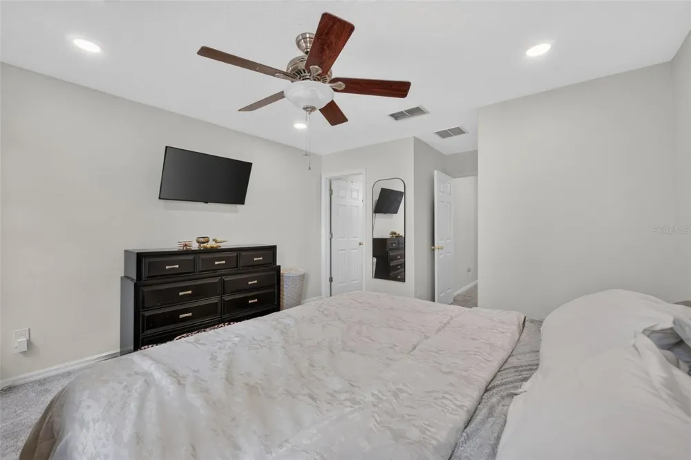 6086 CHAPLEDALE DR Orlando, FL 32829