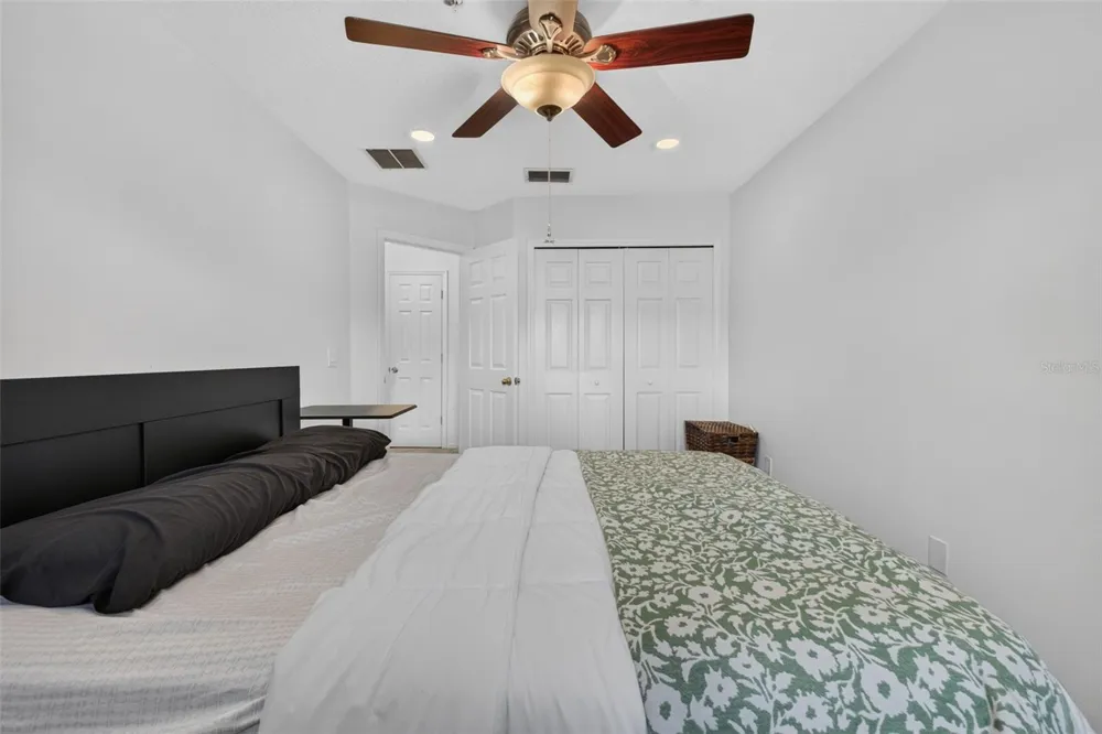 6086 CHAPLEDALE DR Orlando, FL 32829