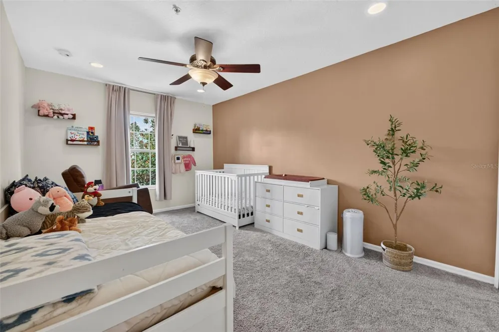 6086 CHAPLEDALE DR Orlando, FL 32829