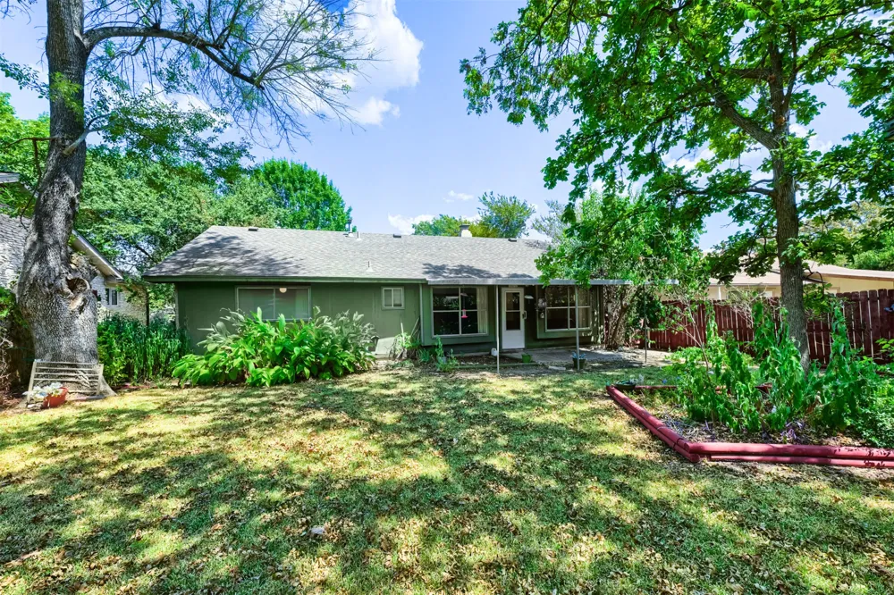 7112 Windrift Way Austin, TX 78745