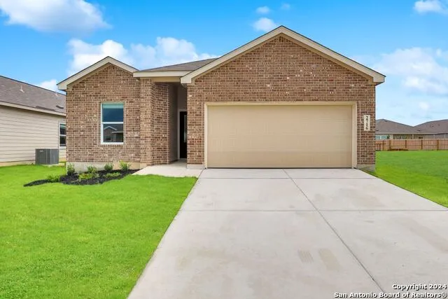 2716 SIERRA CHICAS LN Seguin, TX 78155