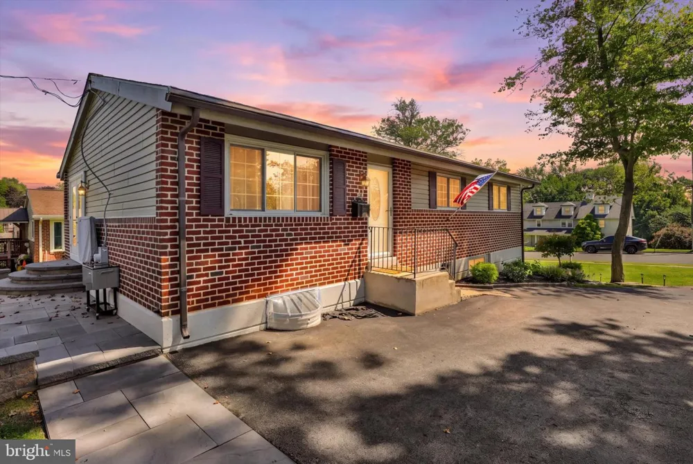 932 STEWART AVENUE Springfield, PA 19064