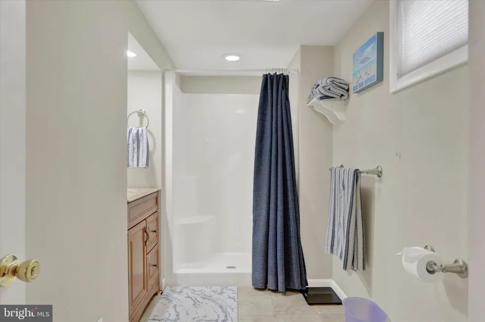 932 STEWART AVENUE Springfield, PA 19064