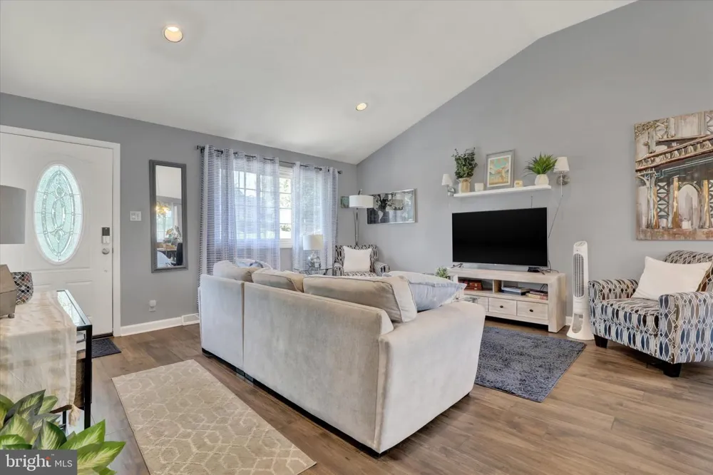 932 STEWART AVENUE Springfield, PA 19064