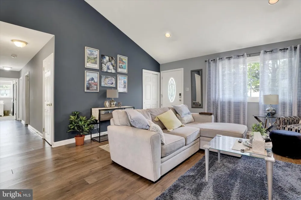 932 STEWART AVENUE Springfield, PA 19064