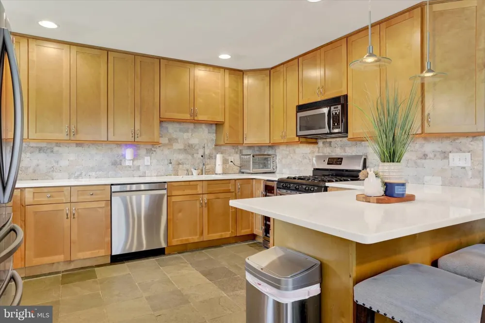 932 STEWART AVENUE Springfield, PA 19064