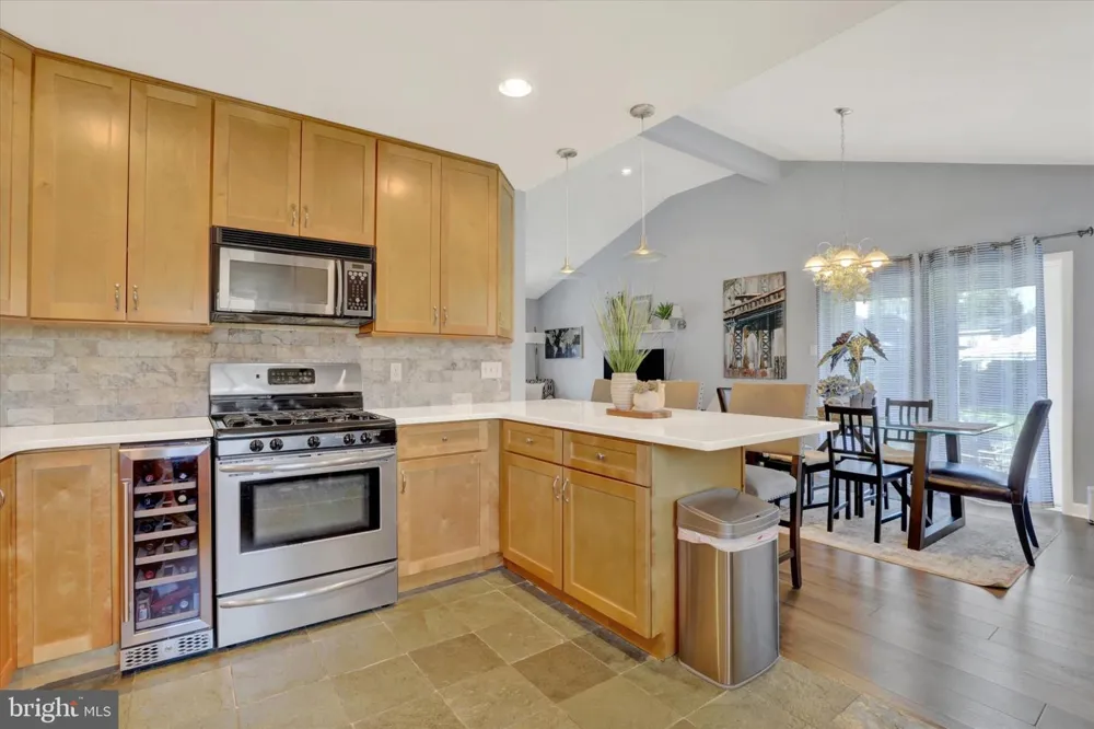 932 STEWART AVENUE Springfield, PA 19064