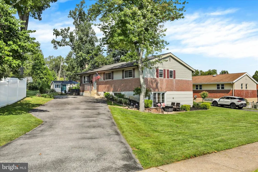932 STEWART AVENUE Springfield, PA 19064
