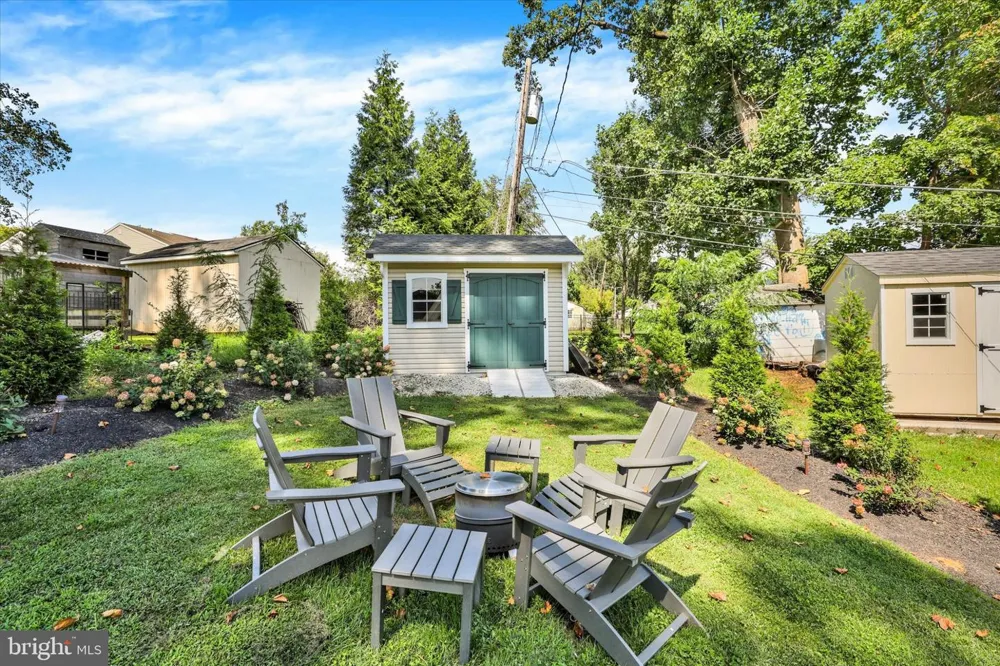932 STEWART AVENUE Springfield, PA 19064