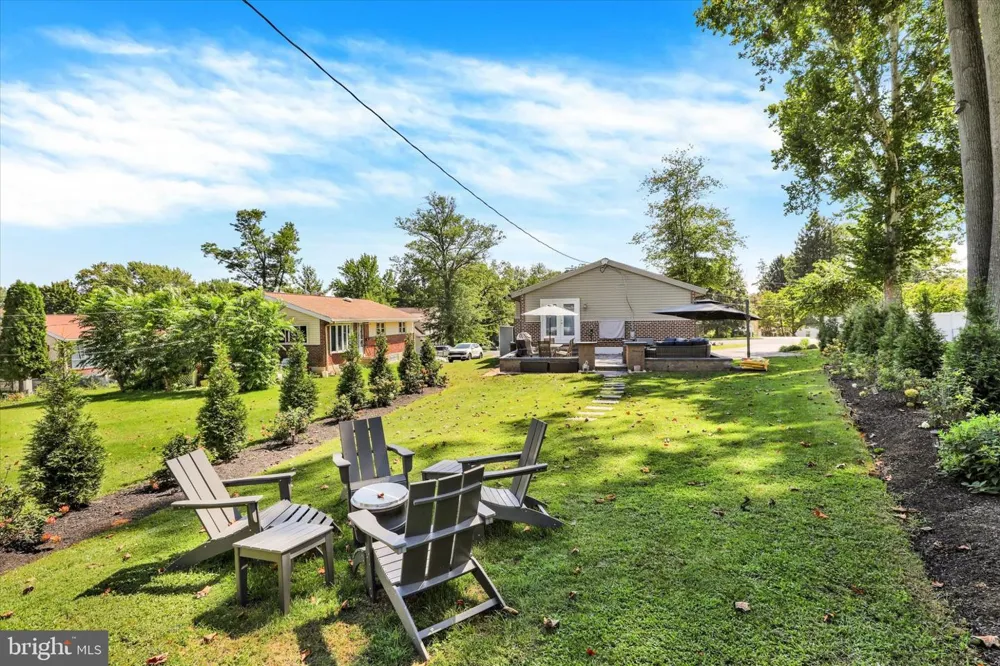 932 STEWART AVENUE Springfield, PA 19064