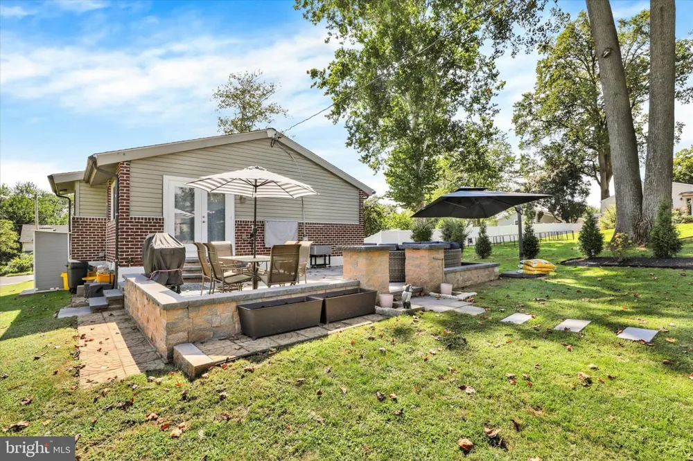 932 STEWART AVENUE Springfield, PA 19064